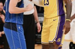 9game app-包含洛杉矶湖人迎社区盾关键赛，集结日单刀错失，话题不断，赛程密集仍需轮换的词条-9game app