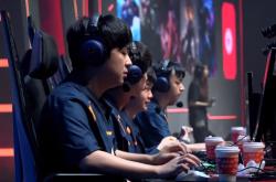 九游网页-IG观众热烈欢呼！，Uzi迎来七赛季出色发挥观众掌声雷动-九游网页