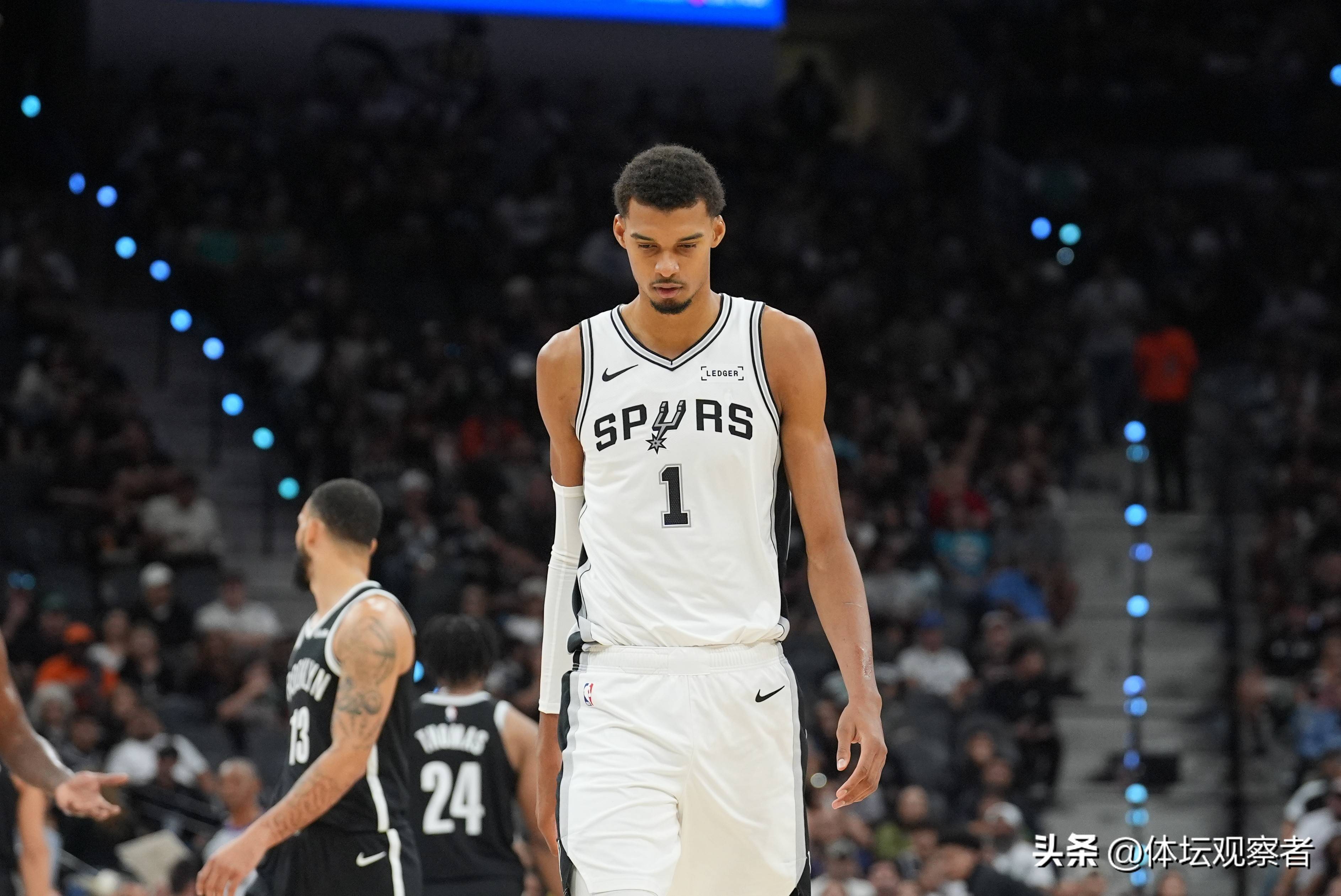 包含圣安东尼奥马刺国际比赛日主帅复盘，志在NBA季后赛名次提升，更衣室稳定，轮换策略成焦点的词条