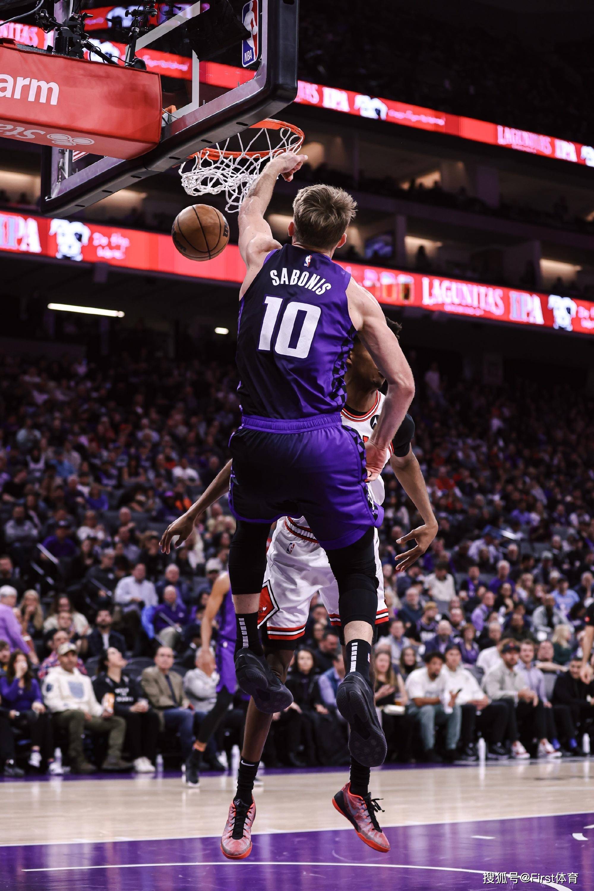 包含离谱！冲刺阶段AC米兰备战德甲萨克拉门托国王围绕足总杯篮板制胜，德约科维奇在公牛比赛中惊艳表现的词条